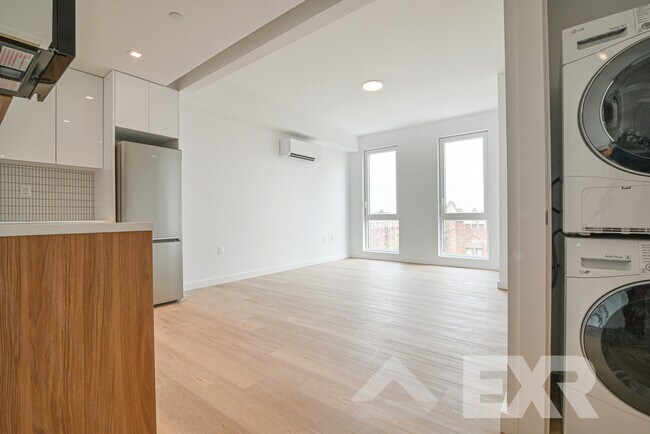 Building Photo - 100 Lenox Rd