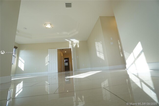 Foto del edificio - 9800 NW 10th Ter