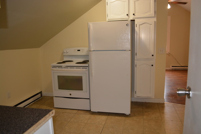 Kitchen - 119 Hawthorne Ave