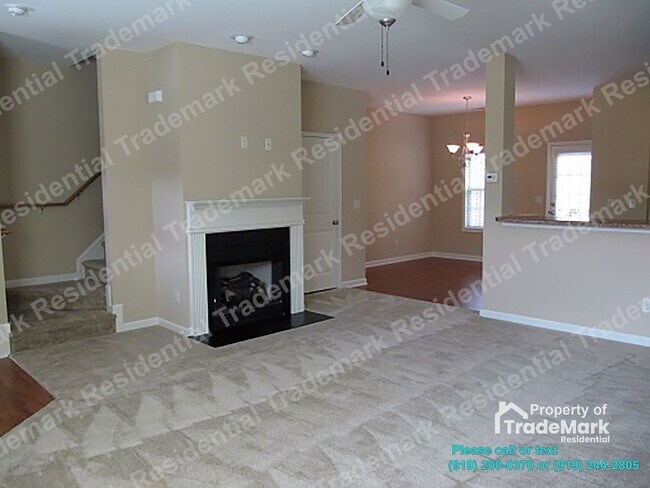 Foto del edificio - Lovely 3 Bedroom Townhouse in Raleigh!!