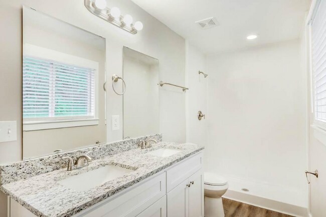 Foto del edificio - 2120 Nichols Ln