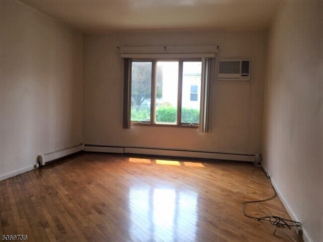 Foto del edificio - 47 Newby Ave