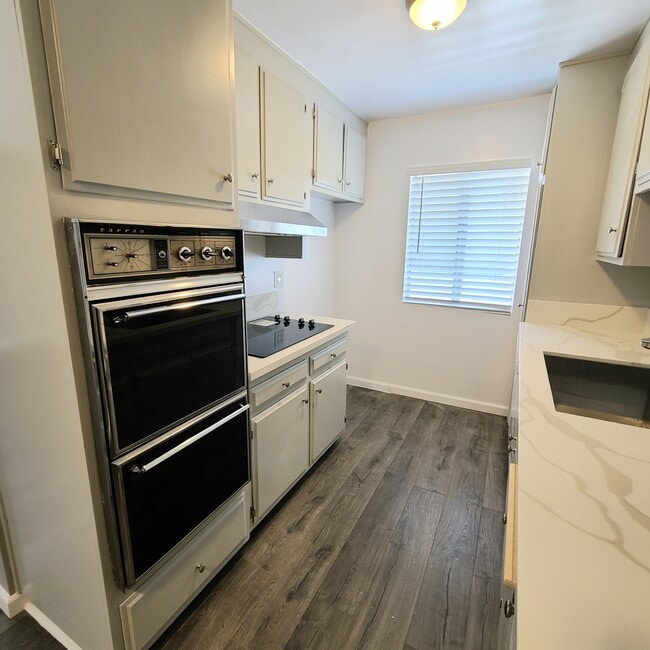 Building Photo - 5035 Coldwater Canyon Ave
