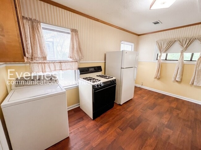 Building Photo - 6700 Westover Dr