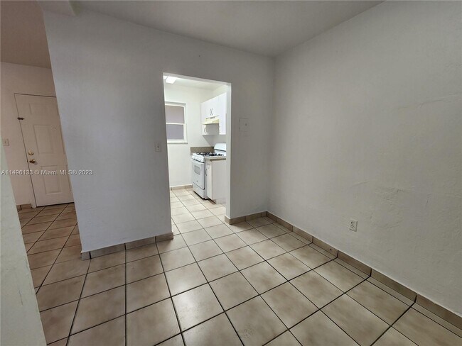 Building Photo - 4655 W Palm Ct