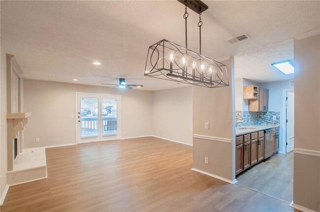 Building Photo - 126 Warm Springs Cir