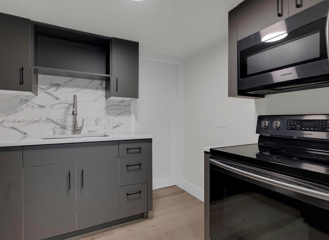 Foto del edificio - 345 NW 44th St