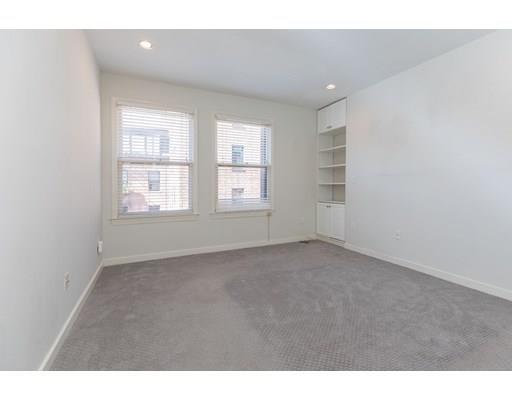Building Photo - 167 Marlborough St