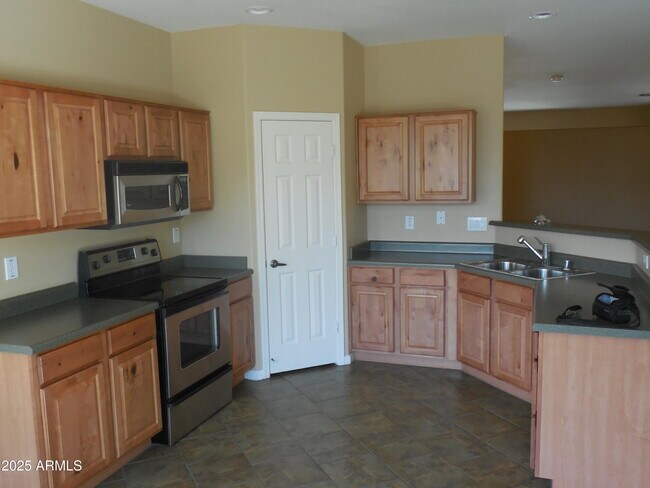 Foto del edificio - 18131 W Port Royale Ln