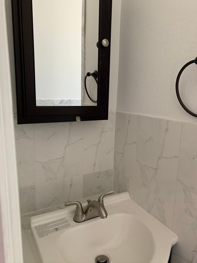 Bathroom - 556 Albany Ave