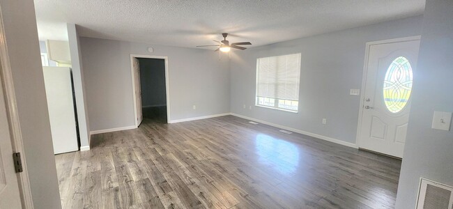 Building Photo - Completed remodeled, unfurnished rental *C...