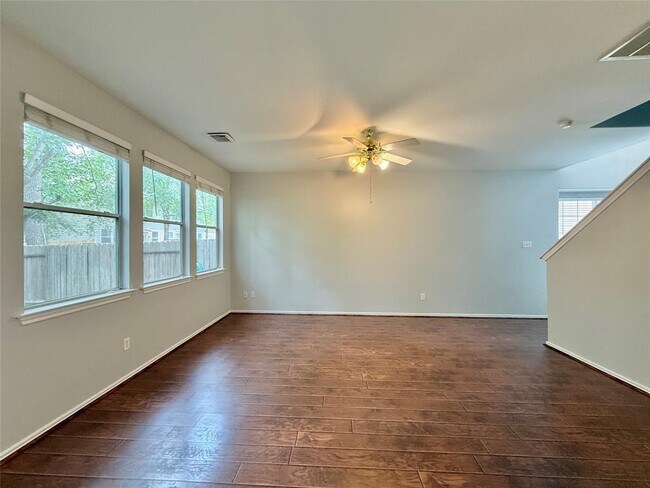 Building Photo - 23 Blue Creek Pl
