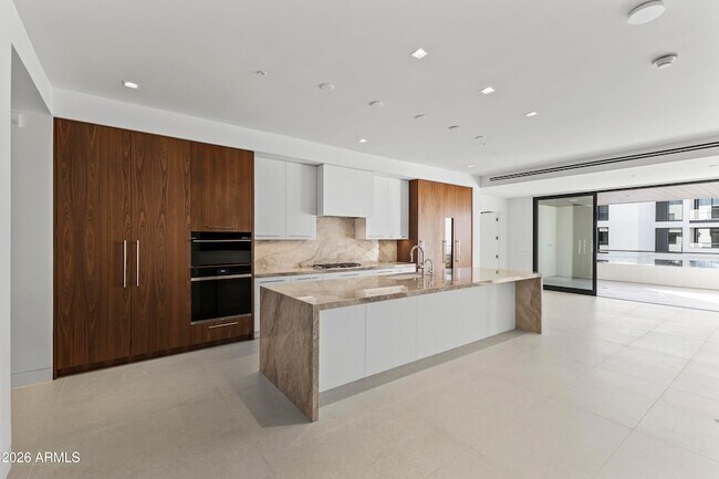 Foto del edificio - 6587 N Palmeraie Blvd