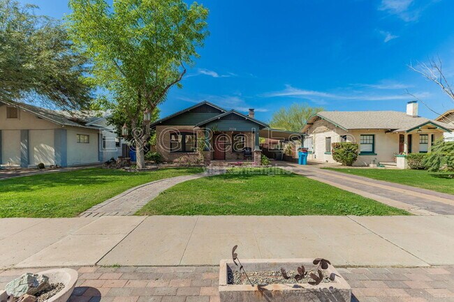 Foto del edificio - 2034 N Mitchell St