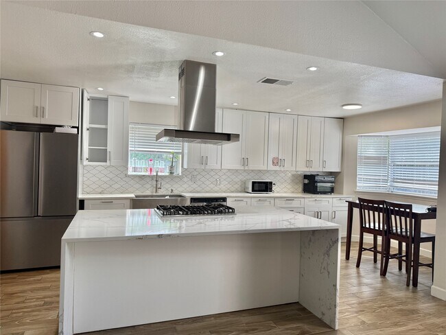 Foto del edificio - 13318 Ascot Glen Ln