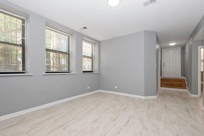 Building Photo - Two Bedroom in South Shore