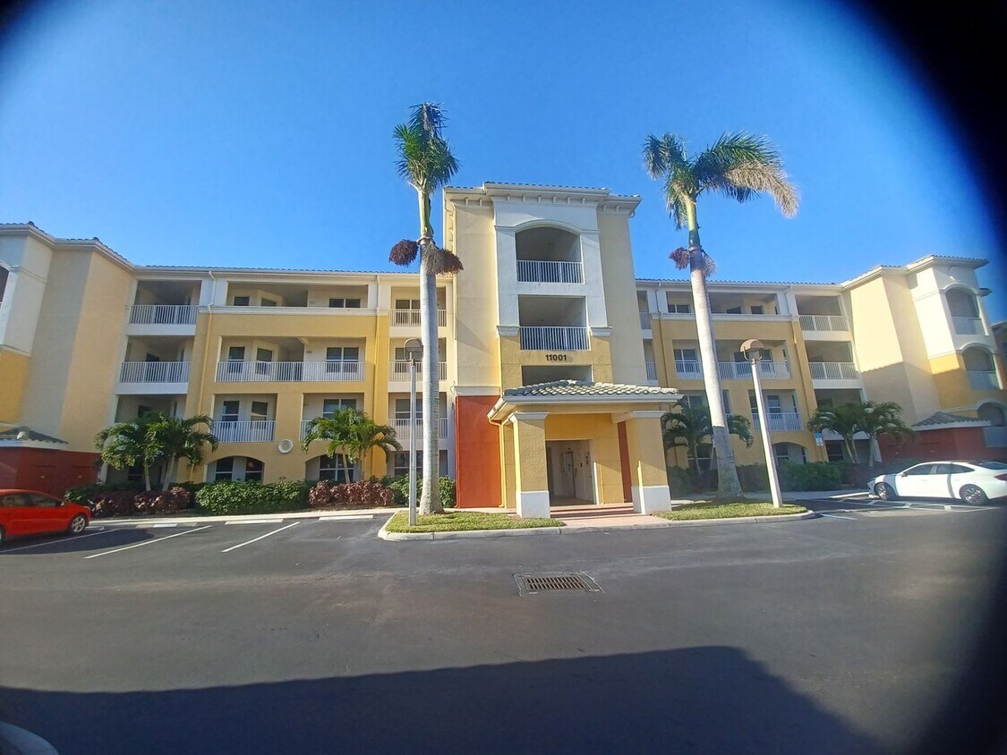 Spacious ground floor 2/2 in gated community - Spacious  ground floor  2/2 in gated community