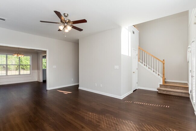 Foto del edificio - 5175 Yellow Pine Dr