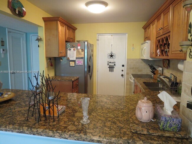 Building Photo - 2324 S Cypress Bend Dr