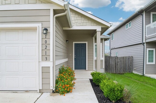 Building Photo - 10213 Forest Grove Dr