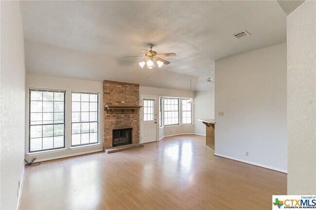 Building Photo - 917 Filly Ln