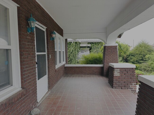 Building Photo - 2812 Linden Ave