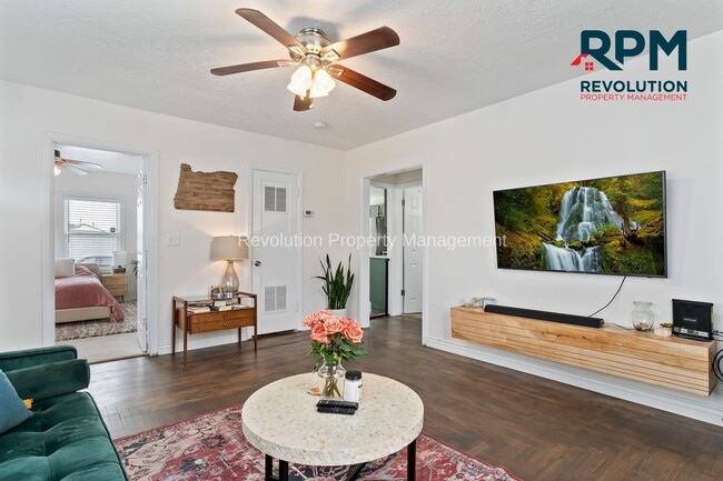 Building Photo - 2 BEDROOM HOME IN ROY