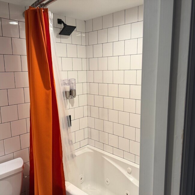 baño - 131 Wilmot St