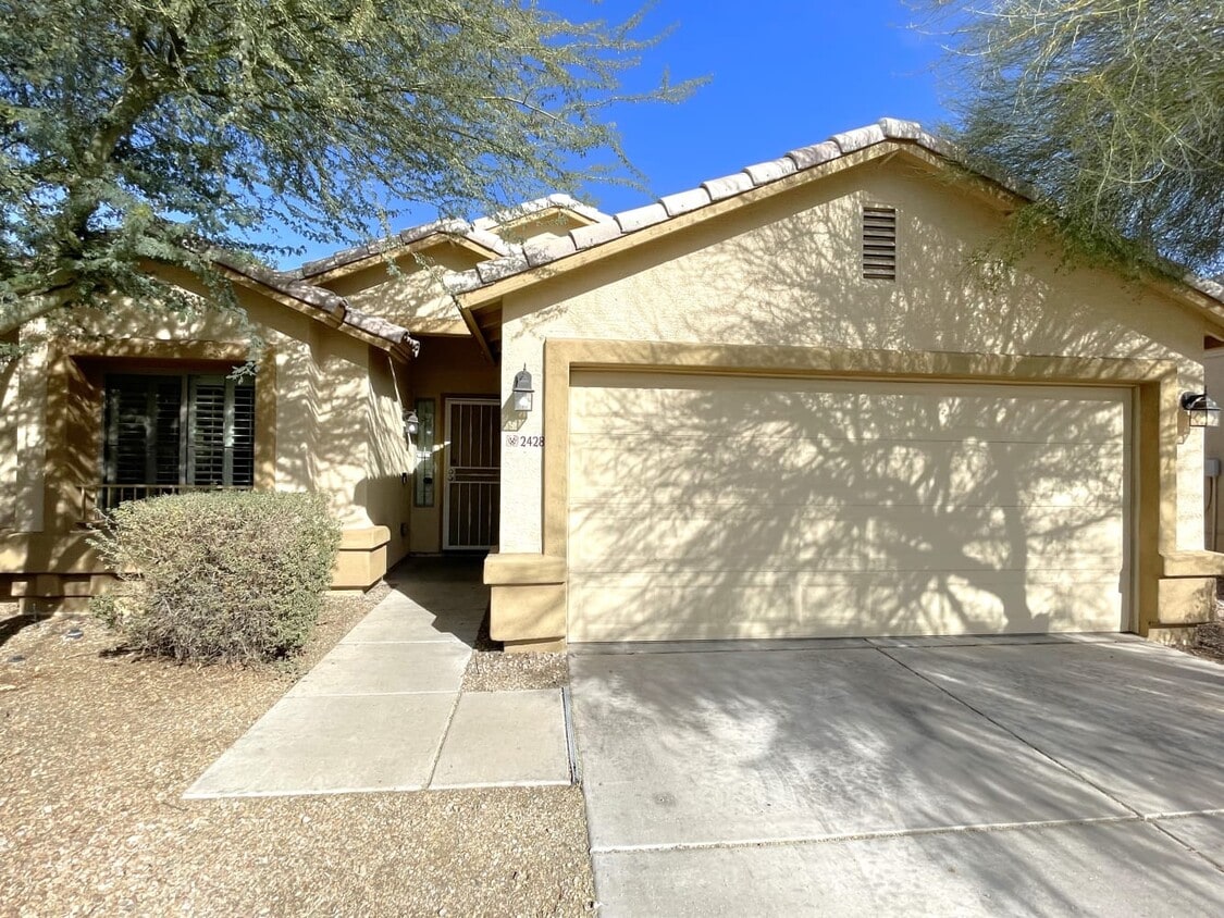 Primary Photo - 2428 W Tamarisk Ave