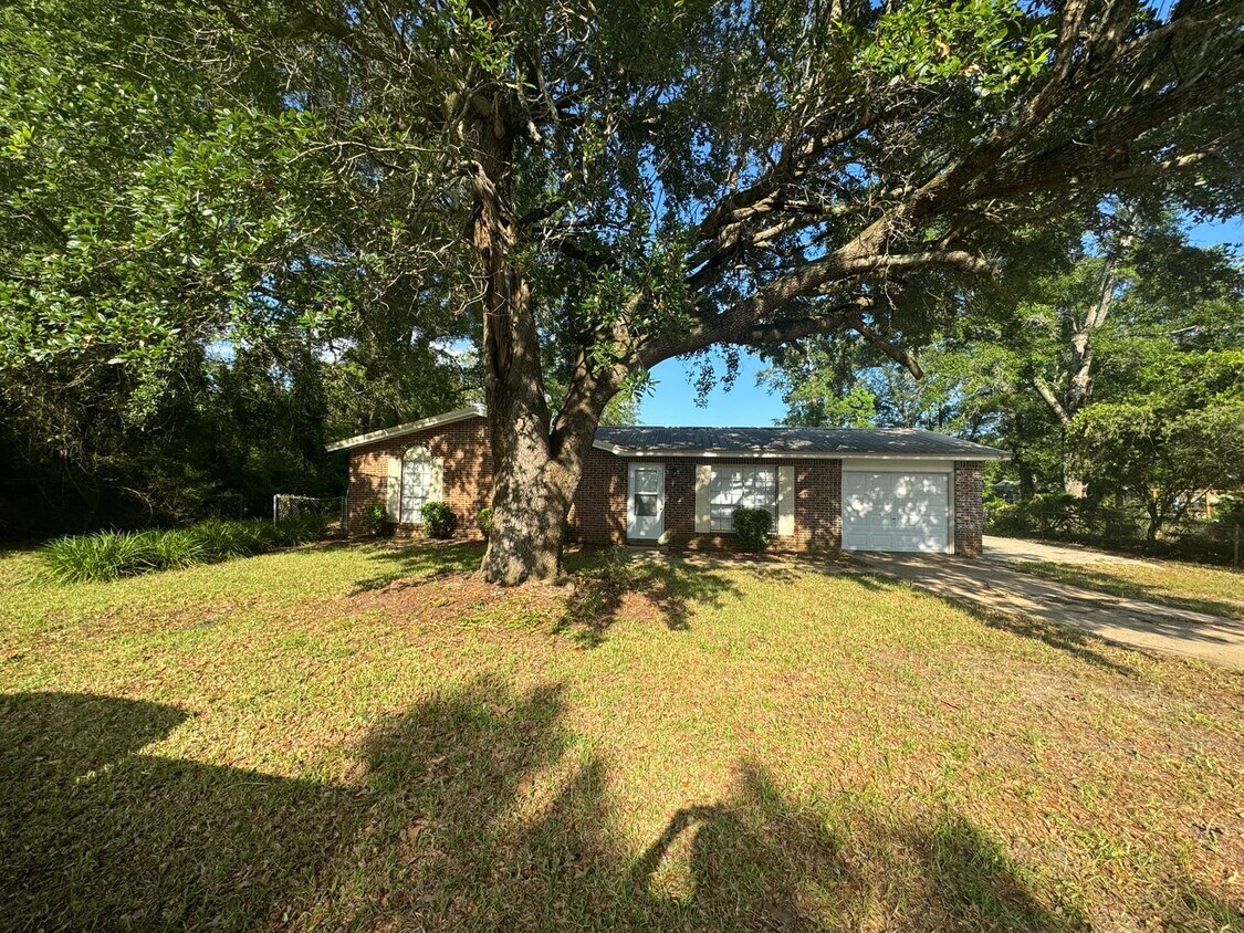 Primary Photo - Cute Ranch Style Home
