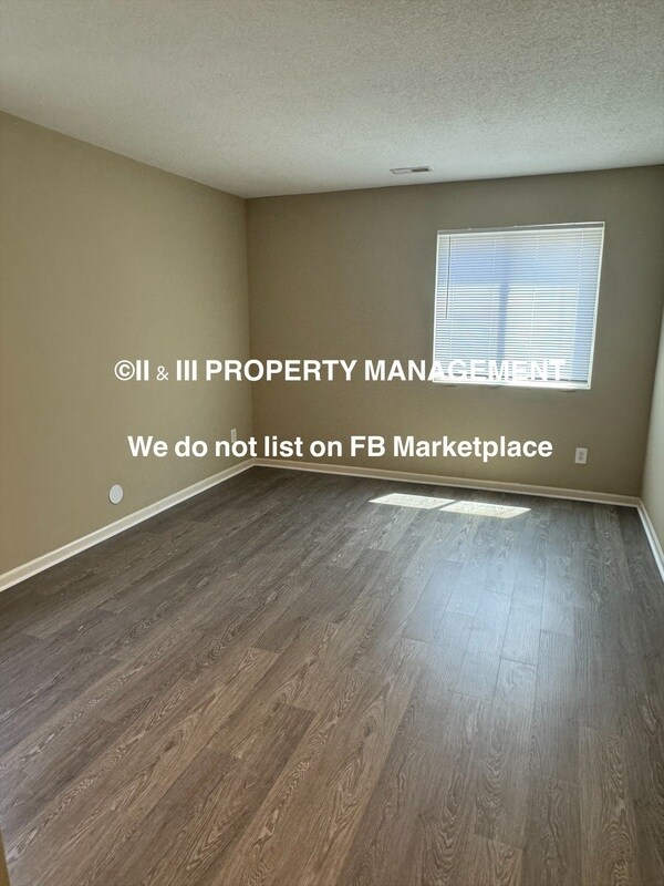 Foto del edificio - 1306 E 123rd Terrace