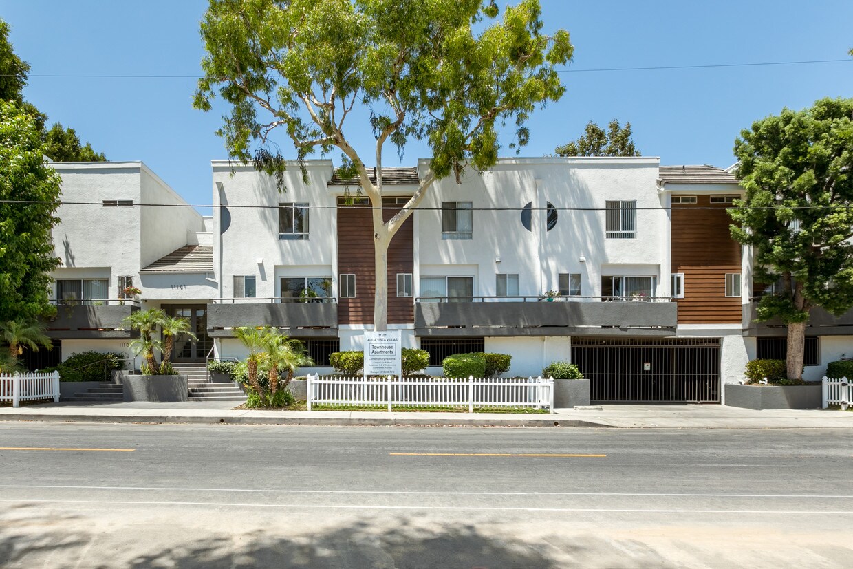 11101 Aqua Vista St Los Angeles Ca 91602 Townhouse For Rent In Los Angeles Ca Apartments Com