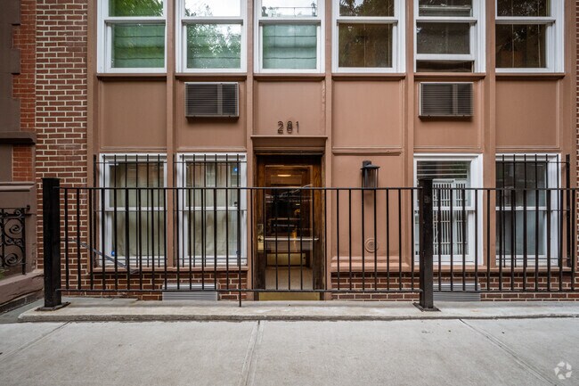 Building Photo - 281 W 11th St