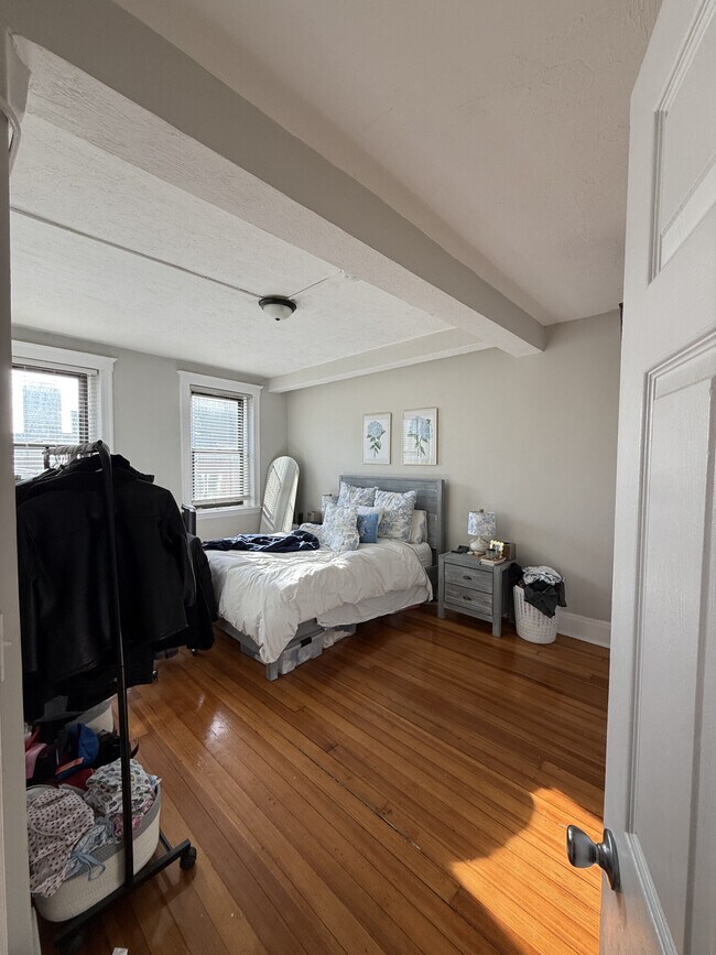 Building Photo - 220 Hanover St