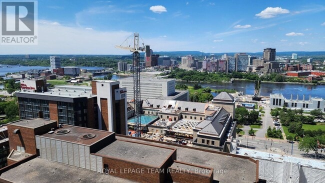 Building Photo - 340 Queen St