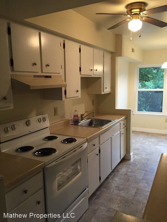 Primary Photo - 3 br, 1.5 bath House - 560 Dauphin St.