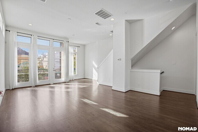 Foto del edificio - 1706 Alamo St