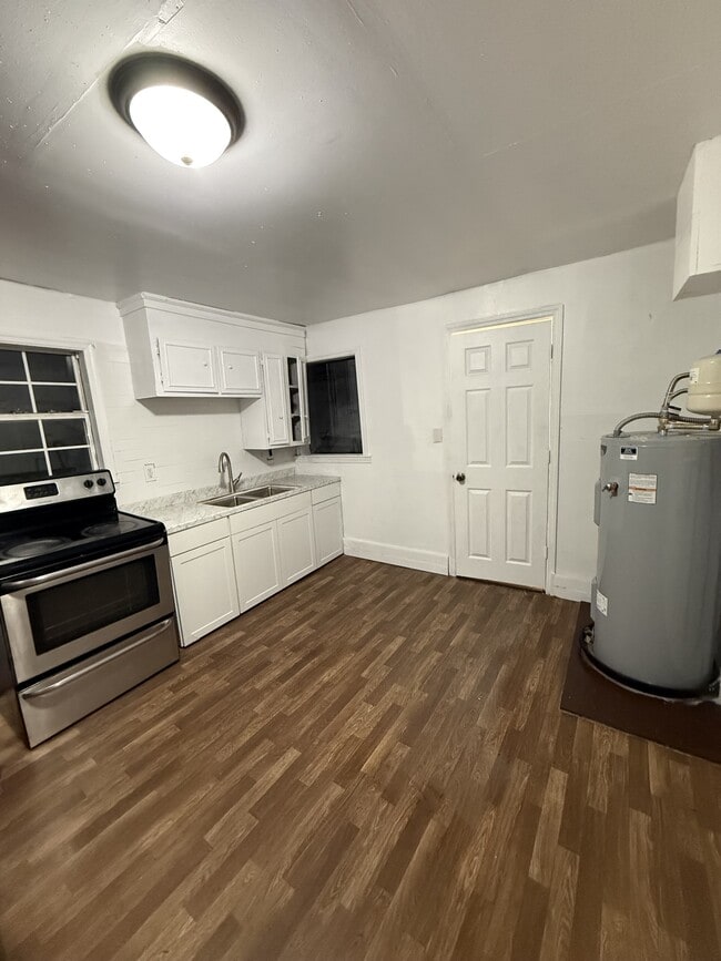 Building Photo - 1028 Bridge St