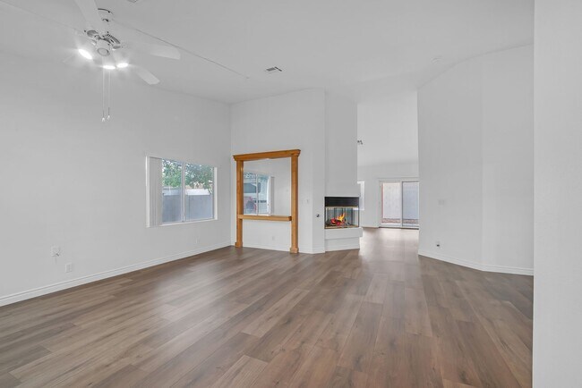 Building Photo - MOVE-IN READY SINGLE-STORY 4-BEDROOM 3-CAR GARAGE HOME IN HENDERSON!