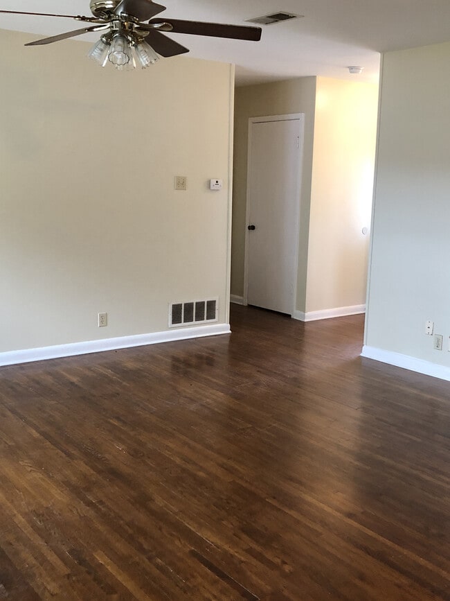 Building Photo - RENTAL LISTING!