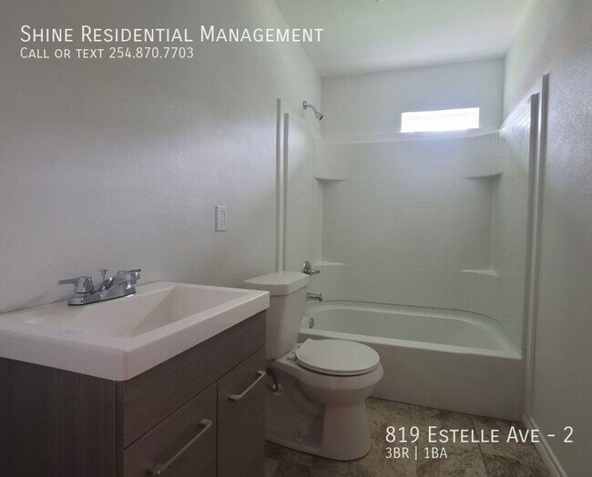 Building Photo - 819 Estelle Ave
