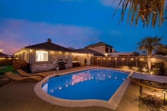 Building Photo - 8318 Luna Dr