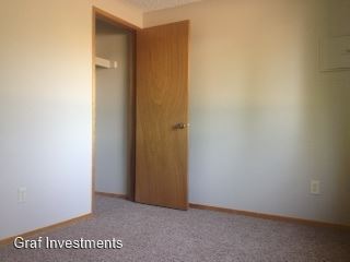 Building Photo - 206 W Yakima Ave