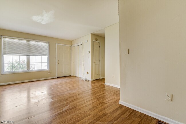 Building Photo - 428 S 7th St