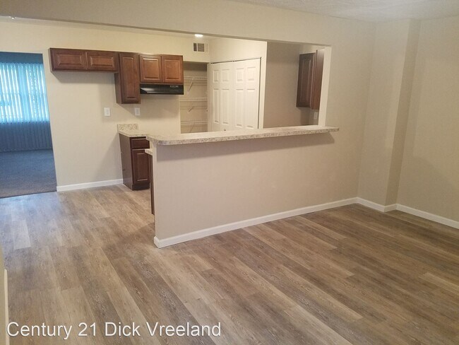 Building Photo - 3 br, 1 bath House - 349 Knollwood Cir.