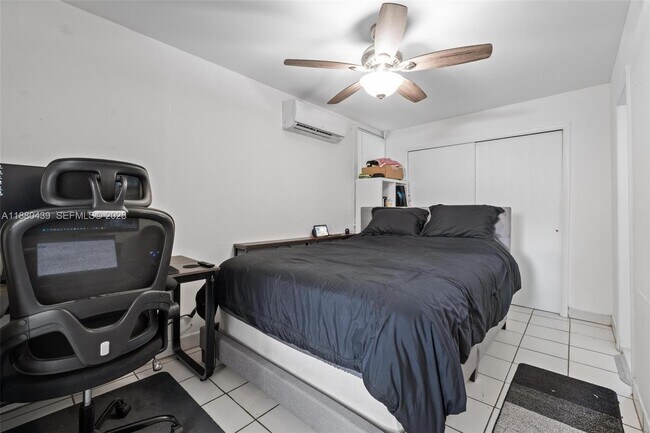 Foto del edificio - 2453 SW 17th St