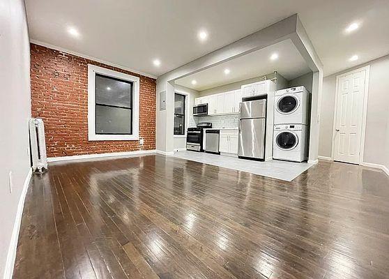 Foto del edificio - 3 bedroom in BRONX NY 10468