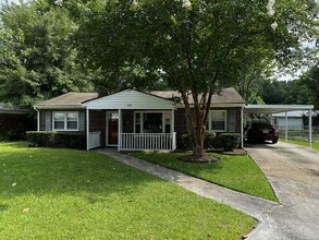 Building Photo - 512 Eisenhower Dr