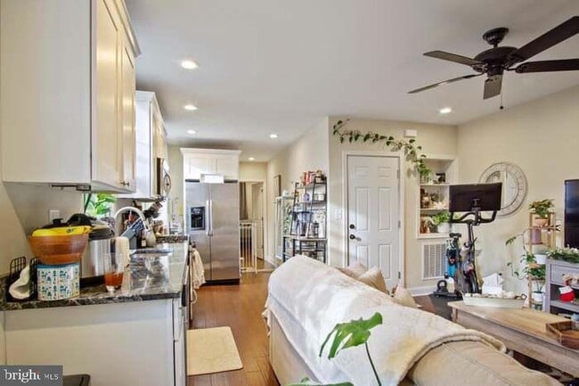 Photo - 316 Salaignac St Apartment