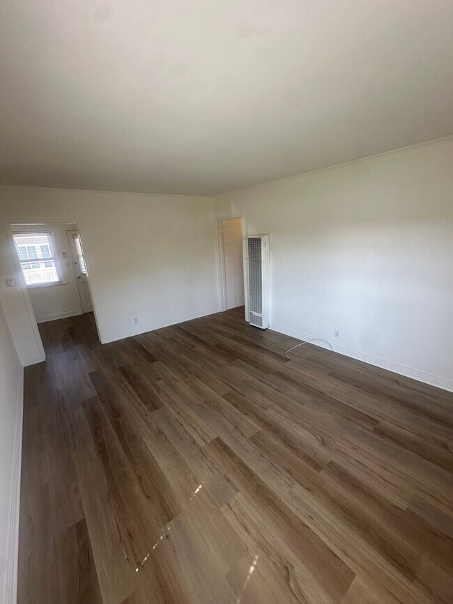 Foto del edificio - 4536 N Lakewood Blvd